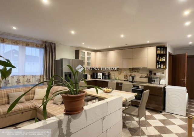 Eladó családi ház, Esztergomban 85 M Ft, 3+1 szobás