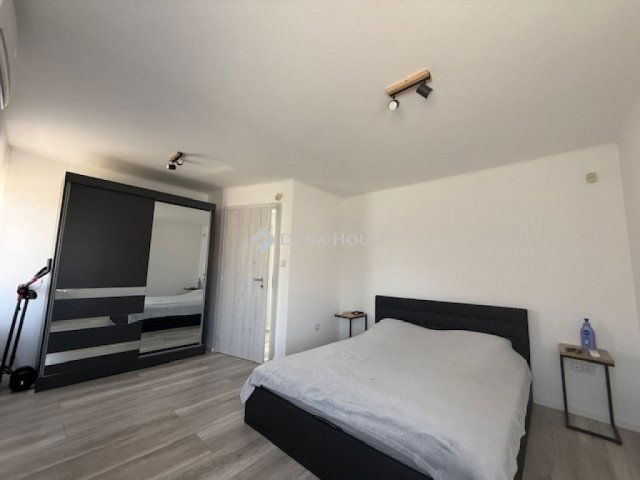 Eladó családi ház, Vecsésen 105 M Ft, 4 szobás