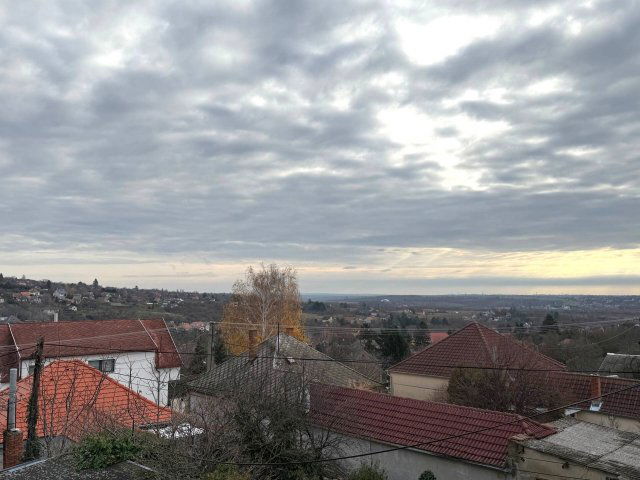 Eladó családi ház, Pécsett 79.9 M Ft, 6 szobás