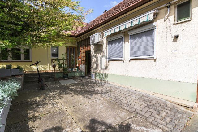 Eladó téglalakás, Szekszárdon 65 M Ft, 4 szobás