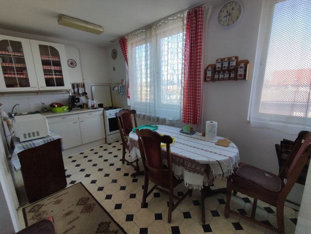 Eladó ikerház, Szegeden 79.8 M Ft, 4 szobás