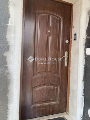 Eladó családi ház, Vecsésen 299.9 M Ft, 1 szobás