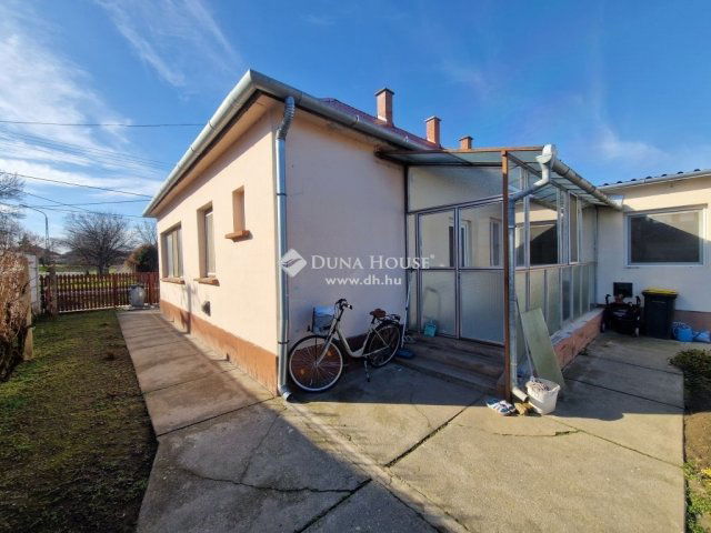 Eladó családi ház, Baján 36.5 M Ft, 3 szobás
