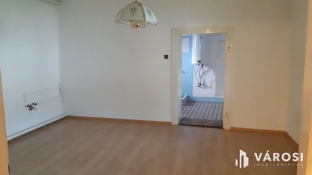 Eladó családi ház, Orosházán 14.8 M Ft, 2 szobás