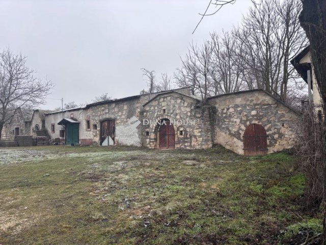 Eladó mezogazdasagi ingatlan, Perbálon 7.5 M Ft