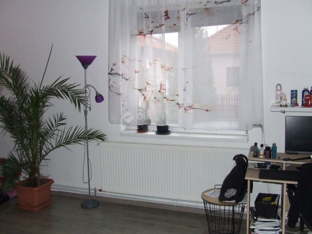 Eladó családi ház, Esztergomban 87.9 M Ft, 5 szobás