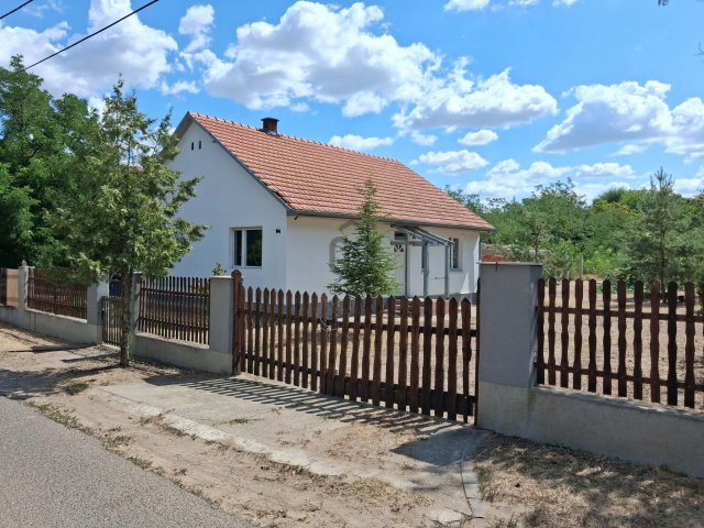Eladó családi ház, Újszilváson 31.5 M Ft, 3 szobás