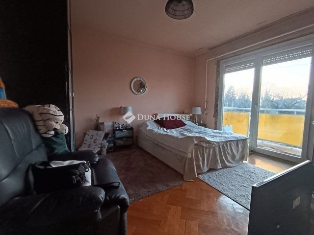 Eladó családi ház, Esztergomban 74.9 M Ft, 4 szobás