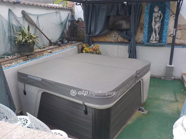 Eladó családi ház, Balatonbogláron 175 M Ft, 6 szobás