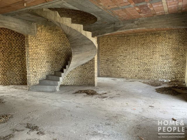 Eladó családi ház, Röszkén 27 M Ft, 13 szobás