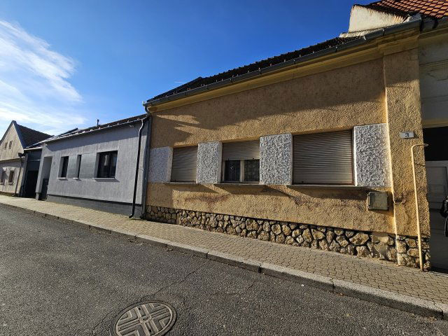 Eladó téglalakás, Pápán 30.9 M Ft, 2 szobás