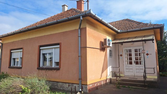 Eladó családi ház, Orosházán 21.3 M Ft, 2 szobás