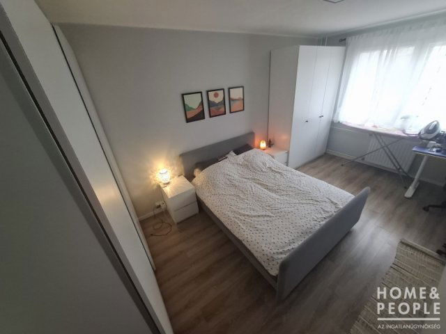 Eladó téglalakás, Szegeden 75.5 M Ft, 3 szobás