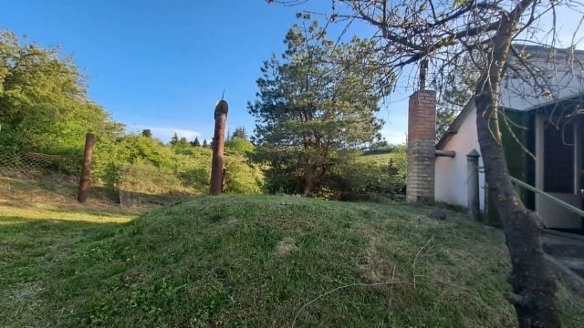 Eladó nyaraló, Lábatlanon 10.9 M Ft, 1 szobás