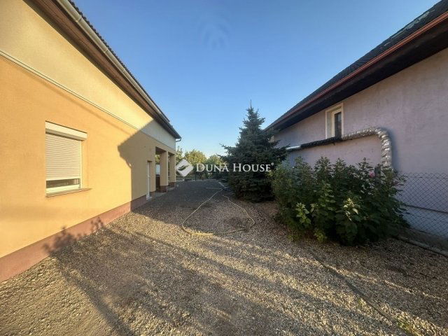 Eladó családi ház, Bugyin 82 M Ft, 5 szobás