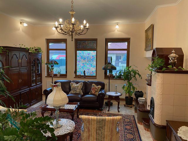 Eladó családi ház, Ikrényen 153.9 M Ft, 6 szobás