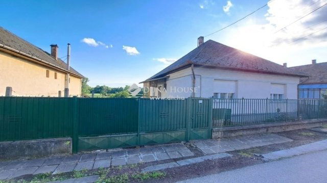 Eladó családi ház, Zsámbokon 45 M Ft, 3 szobás