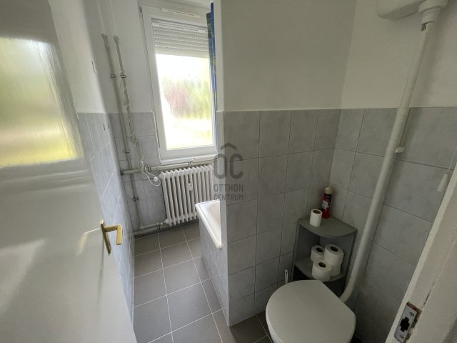 Eladó téglalakás, Pétfürdőn 36 M Ft, 2 szobás