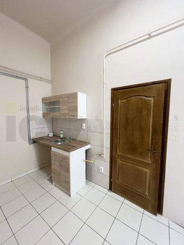 Kiadó téglalakás, albérlet, Szegeden, Hajnóczy utcában