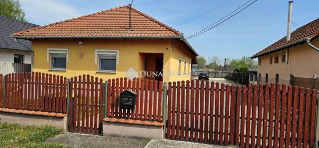 Eladó családi ház, Tápiószecsőn 64.9 M Ft, 3 szobás