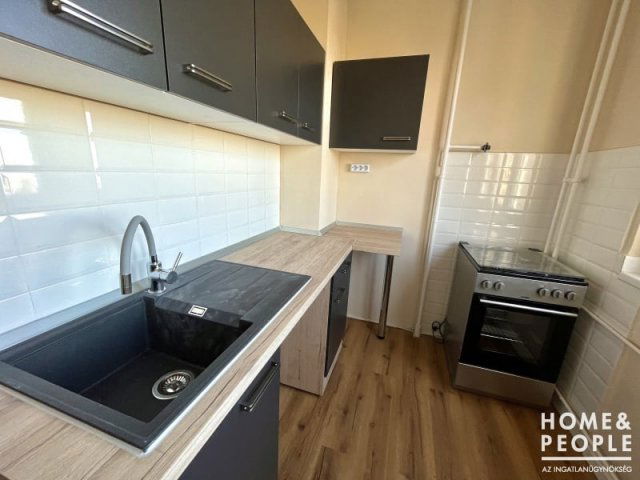 Eladó téglalakás, Szegeden 59.999 M Ft, 3+1 szobás