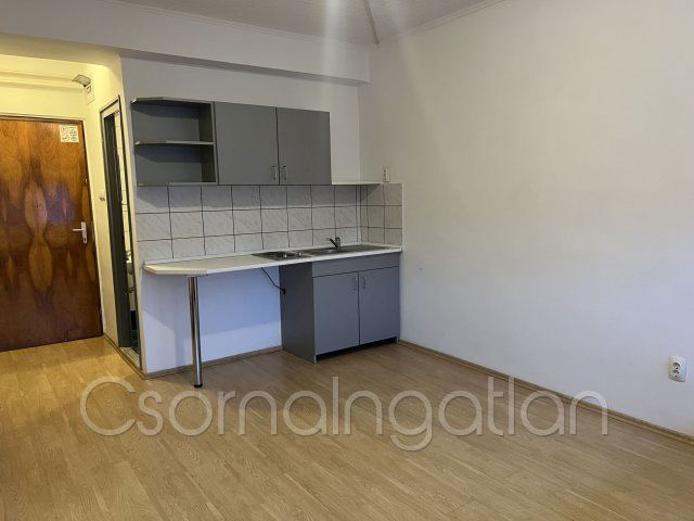 Kiadó téglalakás, albérlet, Kapuváron 80 E Ft / hó, 1 szobás