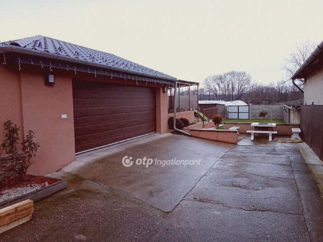 Eladó családi ház, Nyírbátorban 63 M Ft, 3 szobás