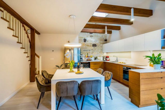 Eladó családi ház, Siófokon 279 M Ft, 9 szobás