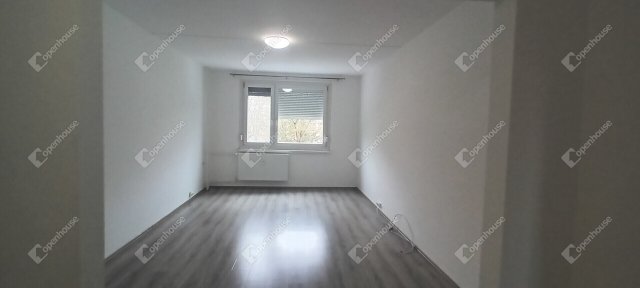 Eladó panellakás, Mosonmagyaróváron 45.5 M Ft, 2 szobás