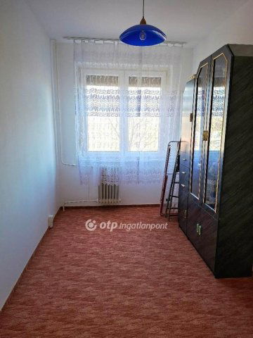 Eladó panellakás, Dunaújvárosban 36 M Ft, 1+2 szobás