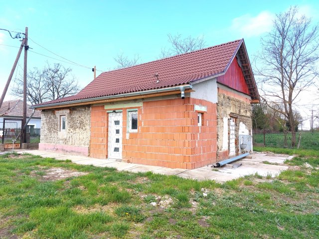 Eladó családi ház, Tiszavárkonyban 9.8 M Ft, 2 szobás