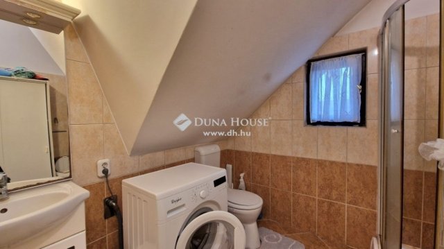 Eladó családi ház, Vácon 160 M Ft, 4 szobás