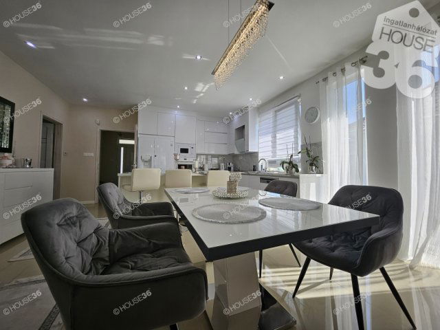 Eladó családi ház, Kecskeméten 103.9 M Ft, 3 szobás