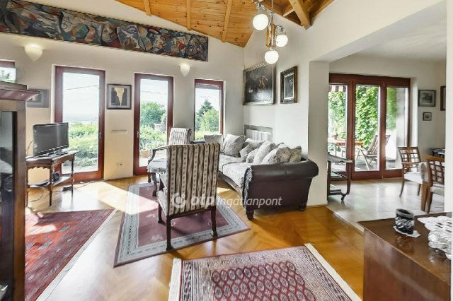 Eladó családi ház, Nadapon 239 M Ft, 5+1 szobás