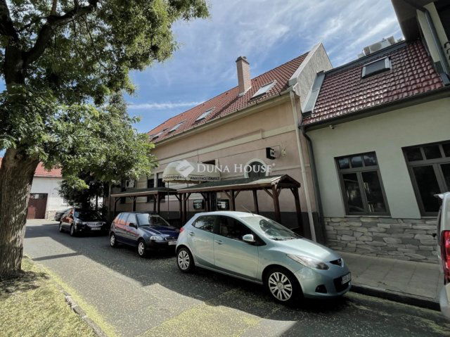 Eladó üzlethelyiség, Gyöngyösön, Szent László utcában