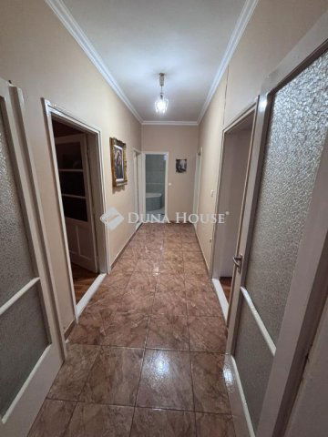 Eladó családi ház, Bakson, Fő utcában 31.7 M Ft, 4 szobás