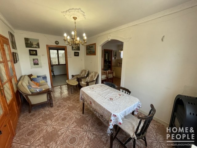 Eladó családi ház, Szegeden 59.99 M Ft, 3 szobás
