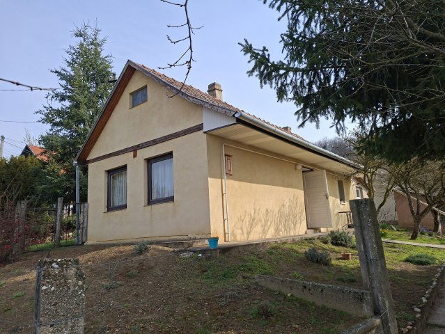 Eladó családi ház, Kurdon 35 M Ft, 2 szobás