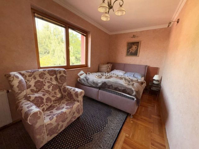 Eladó téglalakás, Pécsett 75.99 M Ft, 4 szobás