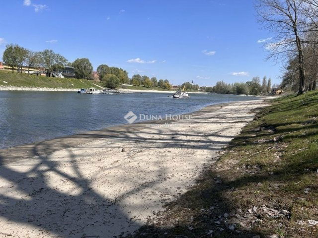 Eladó családi ház, Baján 39.5 M Ft, 2 szobás