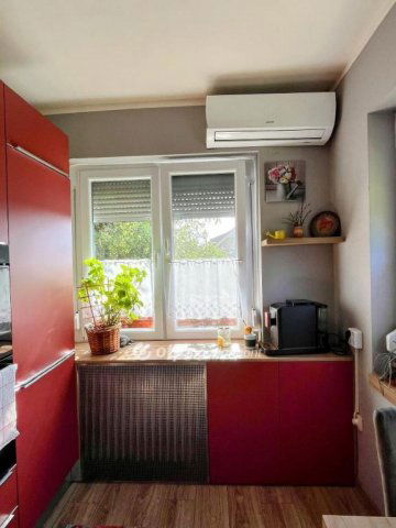 Eladó családi ház, Komlón 55.9 M Ft, 5 szobás