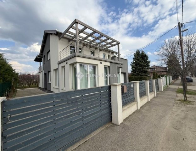 Eladó családi ház, Budapesten, XVIII. kerületben 199.999 M Ft