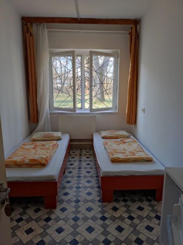 Kiadó ipari ingatlan, Oroszlányban 700 E Ft / hó, 24 szobás