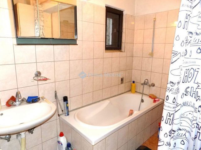 Eladó nyaraló, Velemen 42 M Ft, 2 szobás / költözzbe.hu