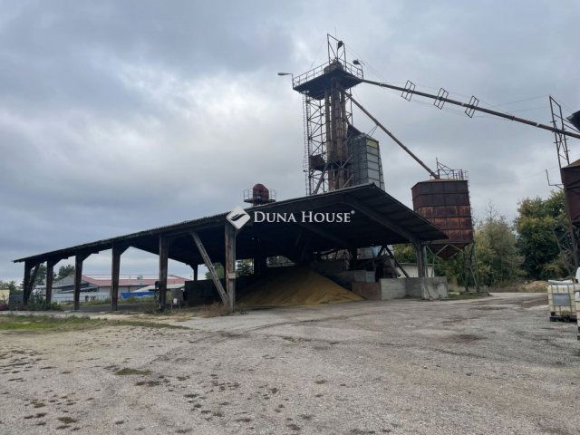Eladó ipari ingatlan, Ajkán 272.25 M Ft / költözzbe.hu