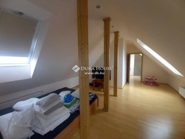 Eladó családi ház, Vecsésen 222.1 M Ft, 6 szobás