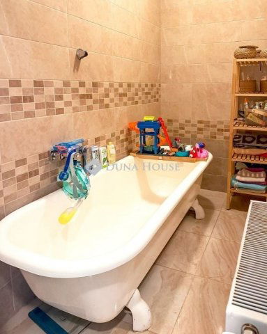 Eladó családi ház, Zamárdiban 119.9 M Ft, 4 szobás