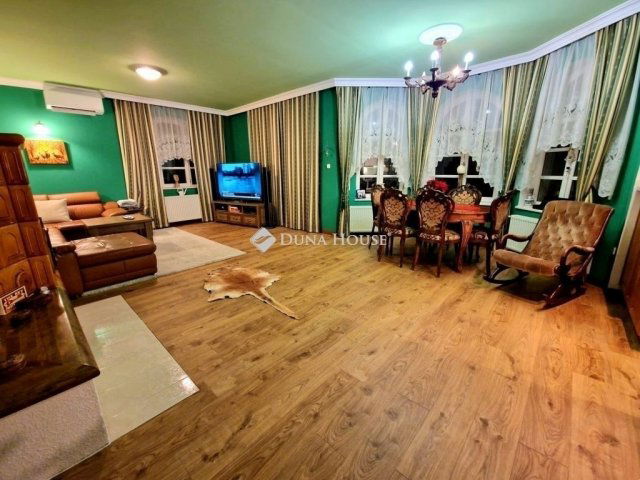 Eladó családi ház, Gyömrőn 219 M Ft, 10 szobás