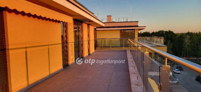 Eladó téglalakás, Siófokon 199.99 M Ft, 3 szobás