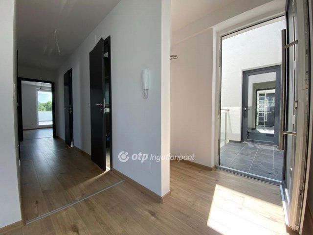 Eladó téglalakás, Siófokon 123 M Ft, 2+1 szobás